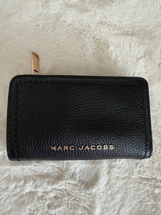 Marc Jacobs Handbags - Marc Jacobs Groove Medium Bifold Black Leather With Gold Hardware Wallet